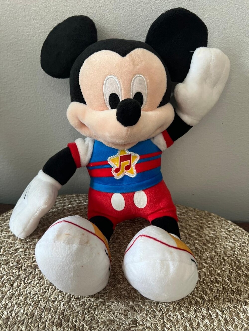 Disney Junior Mickey Mouse Funhouse Singing Fun 13" Plush Light Sounds